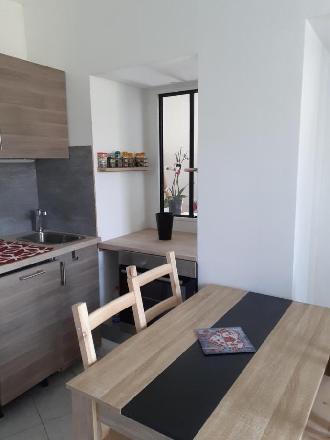 Studio En Plein Centre Ville - 2 A 4 Personnes Tence Eksteriør bilde
